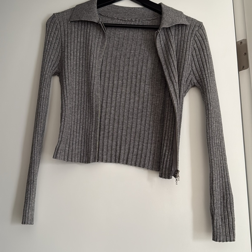Gray Ribbed Zip-Up Sweater - Picture 5 of 5